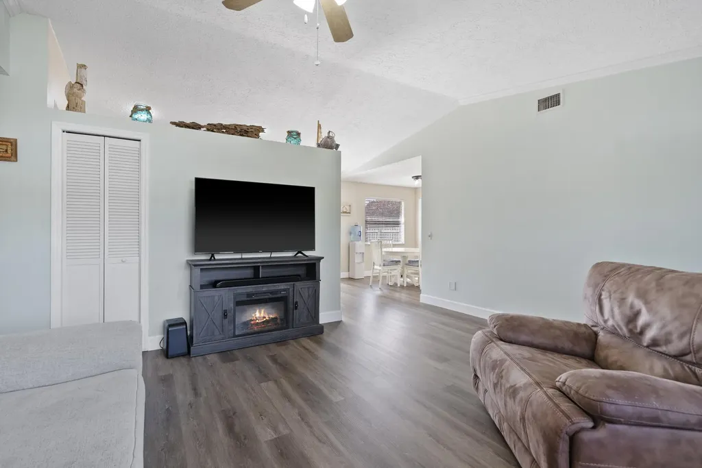 822 SW Harvard Road Port St Lucie FL 34953