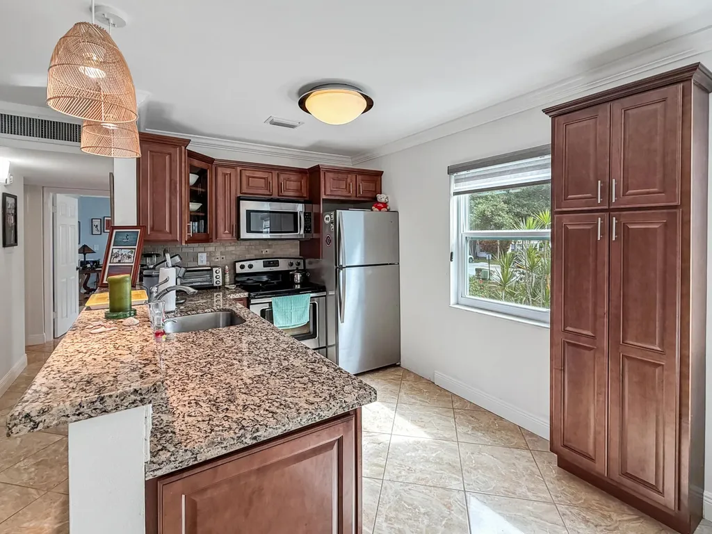 334 Piedmont G Delray Beach FL 33484
