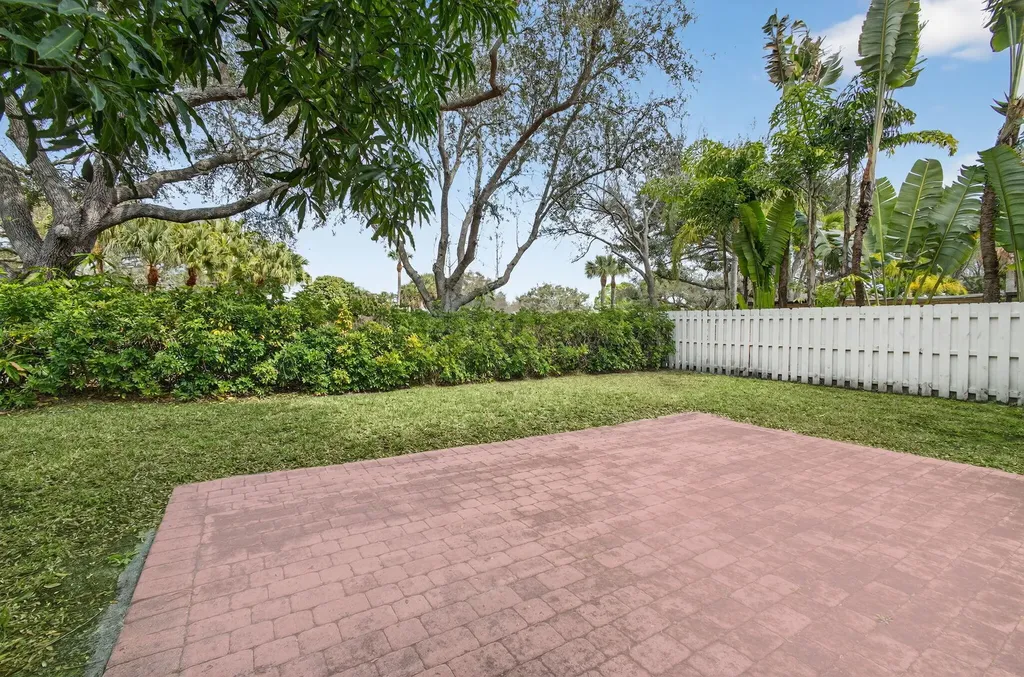 5002 Victoria Circle West Palm Beach FL 33409