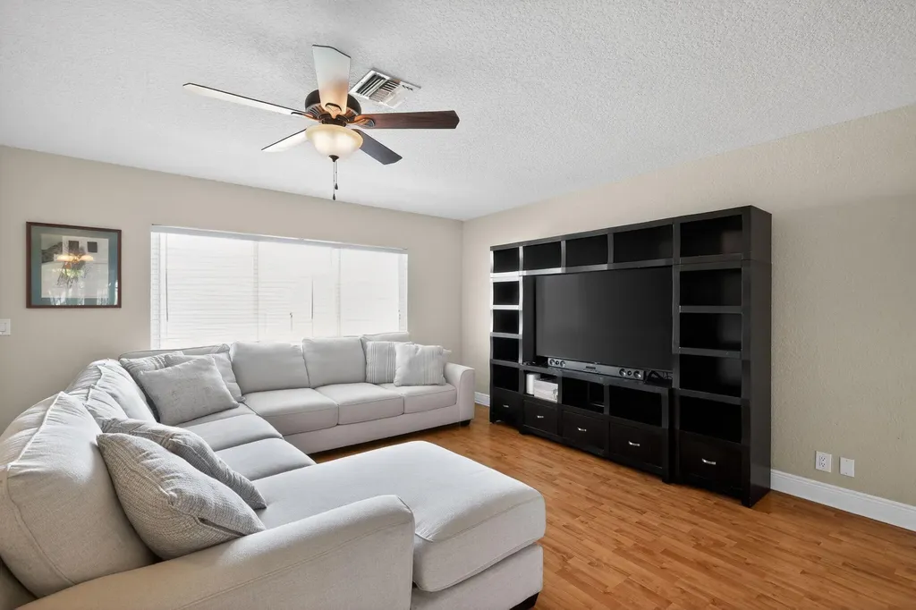 301 SE 3rd Street Deerfield Beach FL 33441