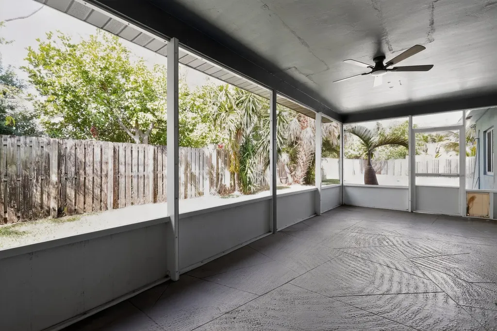 301 SE 3rd Street Deerfield Beach FL 33441