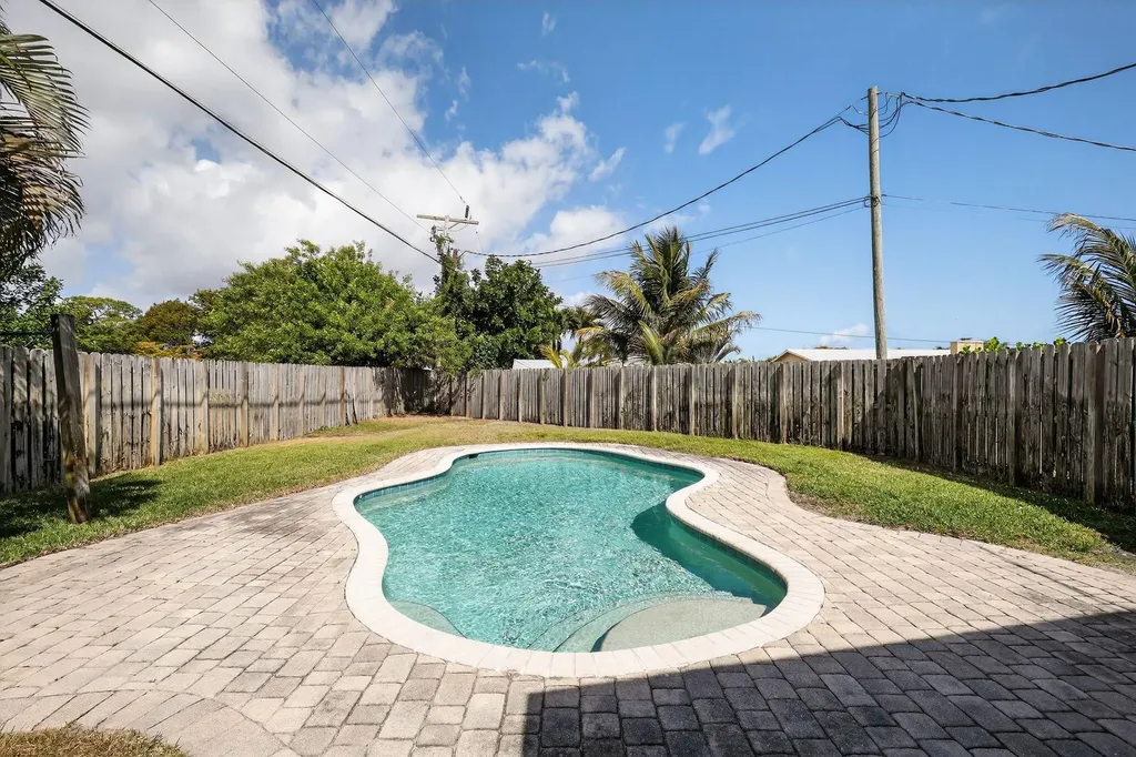 301 SE 3rd Street Deerfield Beach FL 33441