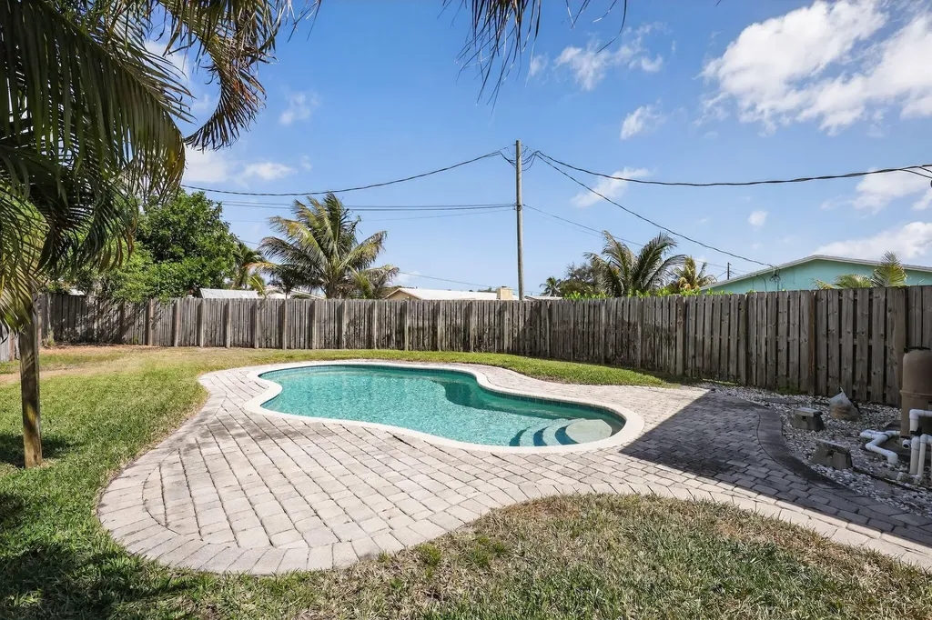 301 SE 3rd Street Deerfield Beach FL 33441