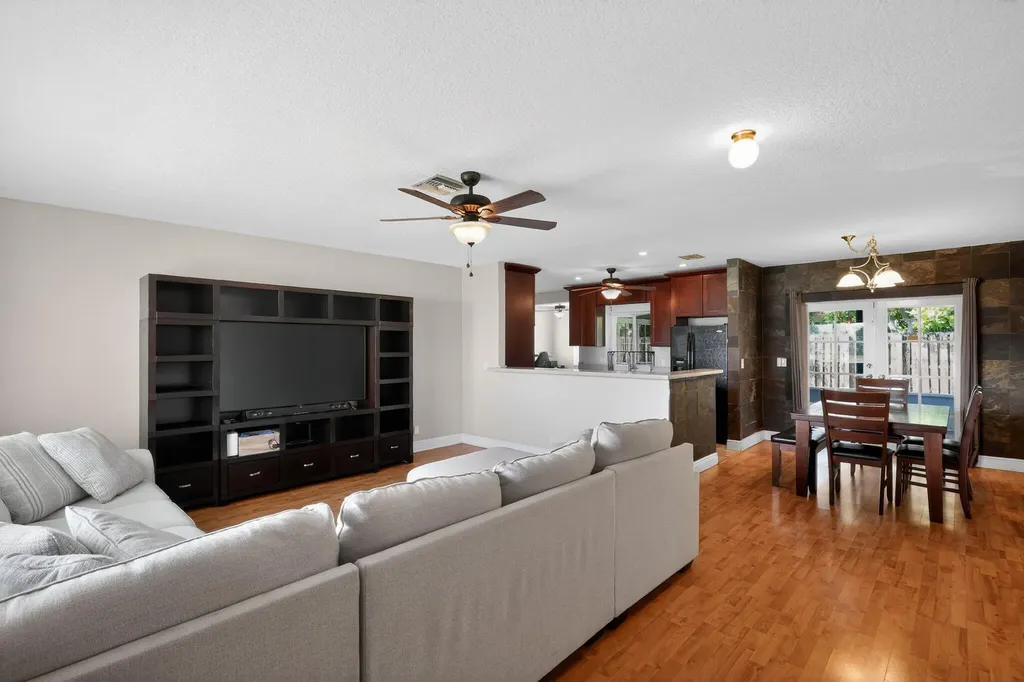 301 SE 3rd Street Deerfield Beach FL 33441