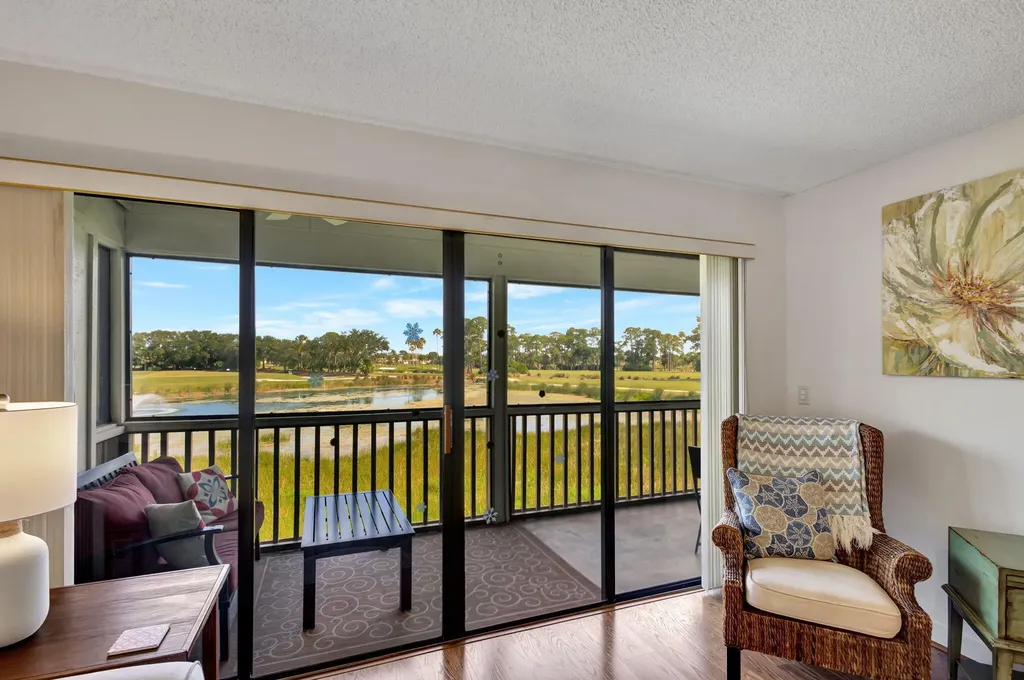348 Brackenwood Circle Palm Beach Gardens FL 33418