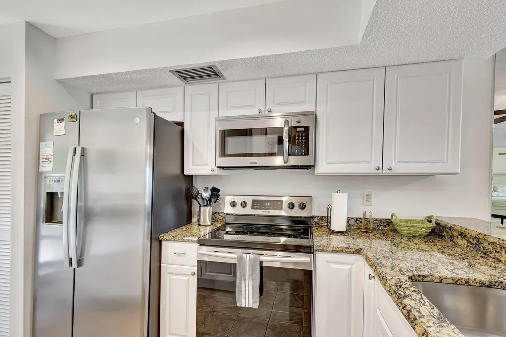 348 Brackenwood Circle Palm Beach Gardens FL 33418