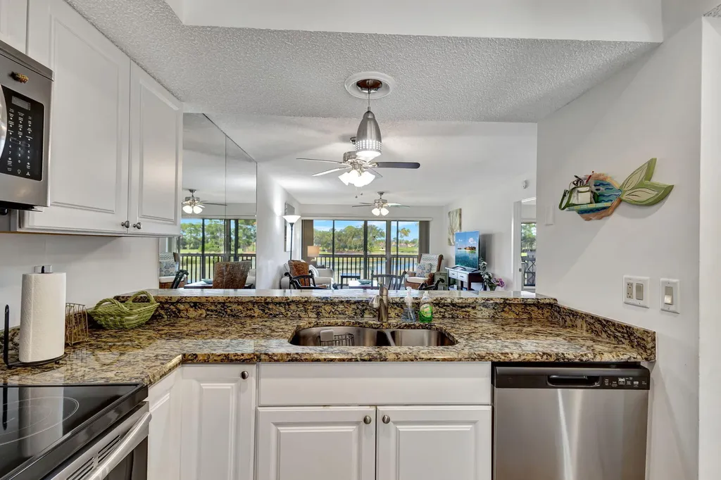 348 Brackenwood Circle Palm Beach Gardens FL 33418