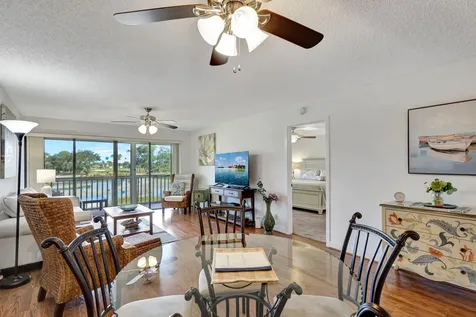 348 Brackenwood Circle Palm Beach Gardens FL 33418