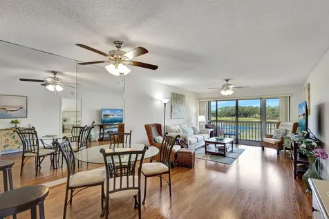 348 Brackenwood Circle Palm Beach Gardens FL 33418