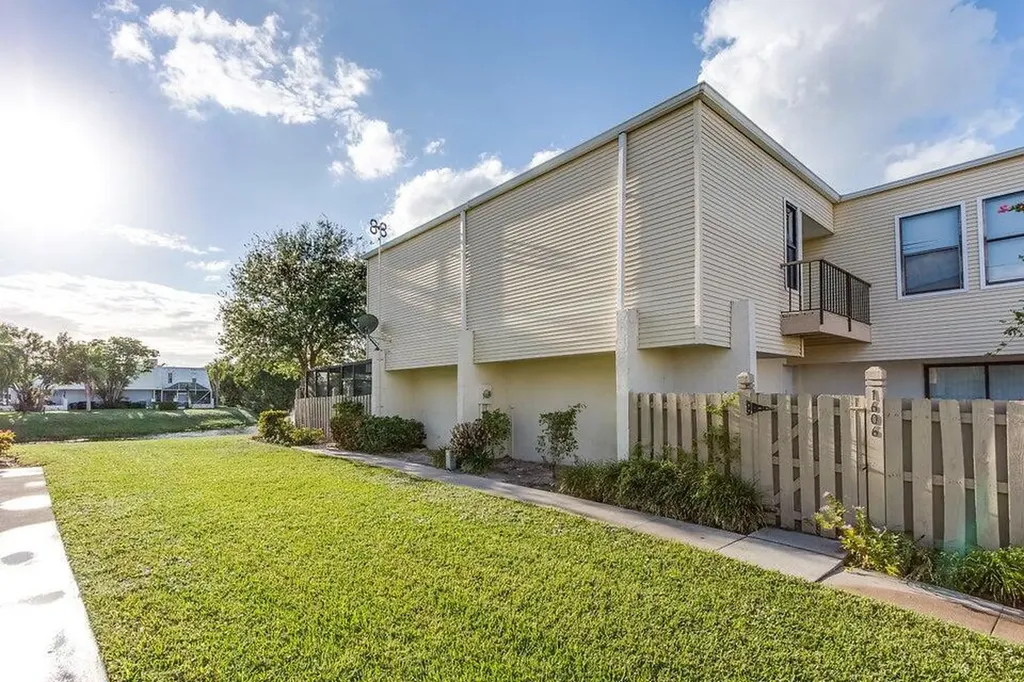 1608 Shaker Circle Wellington FL 33414