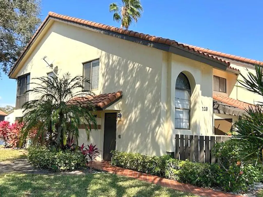 10415 S Circle Lake Drive Boynton Beach FL 33437