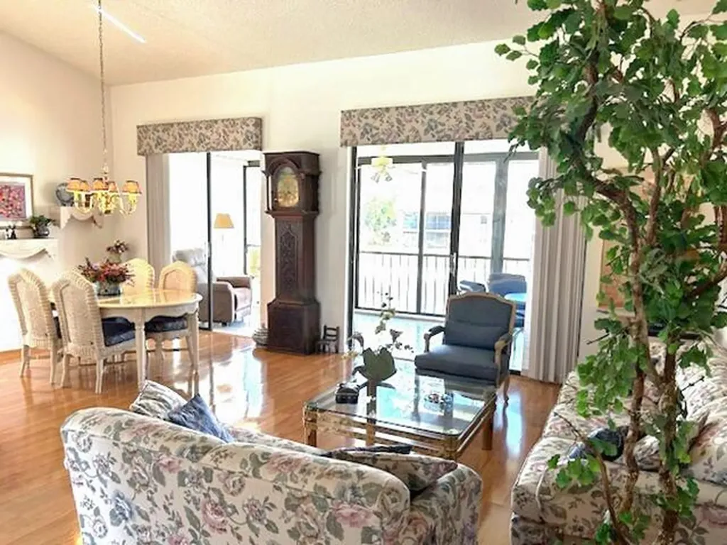 10415 S Circle Lake Drive Boynton Beach FL 33437