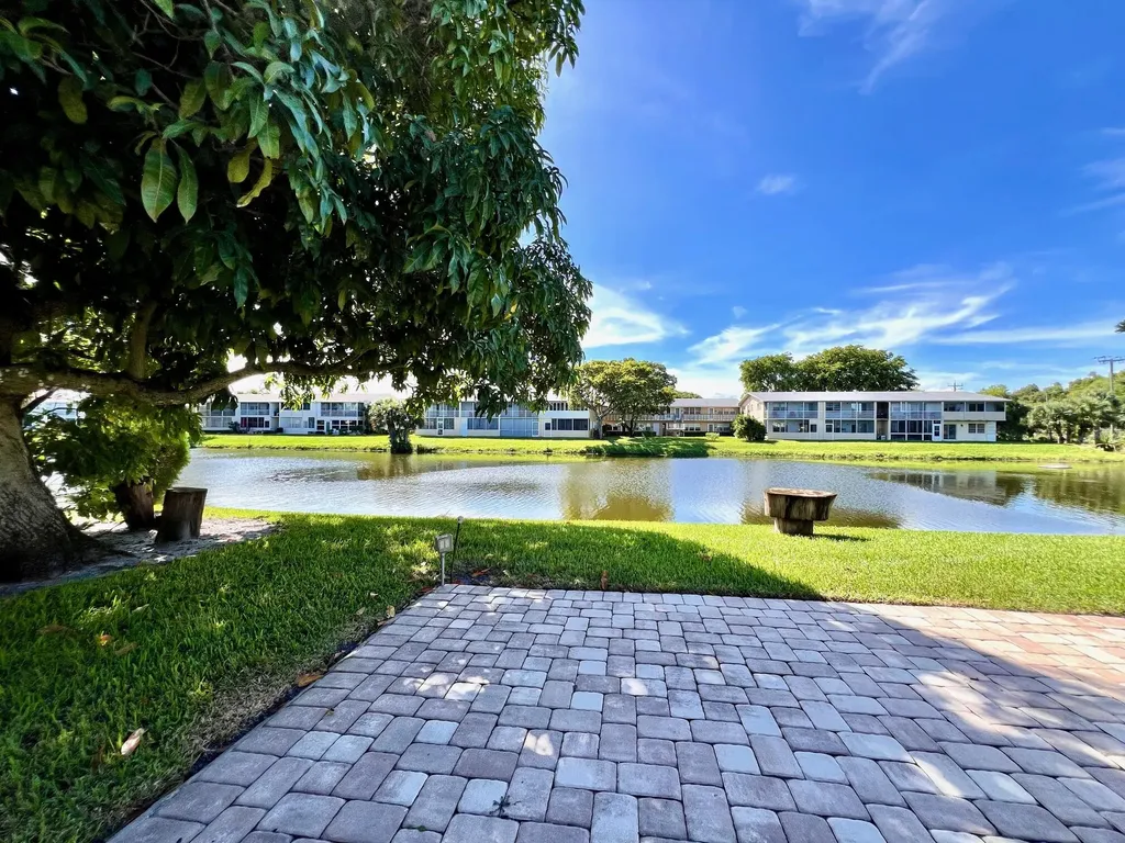76 Sheffield D West Palm Beach FL 33417