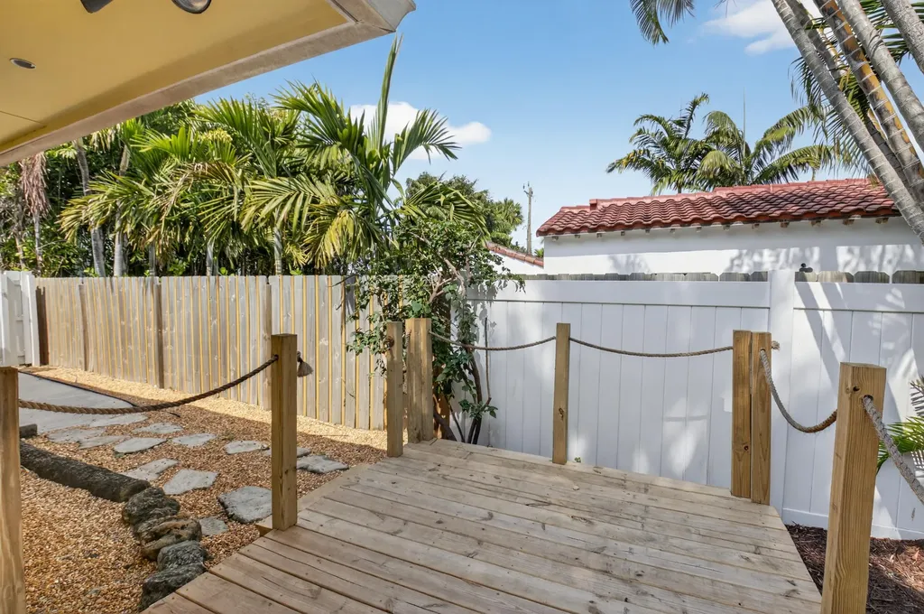 111 SE 7th Avenue Delray Beach FL 33483