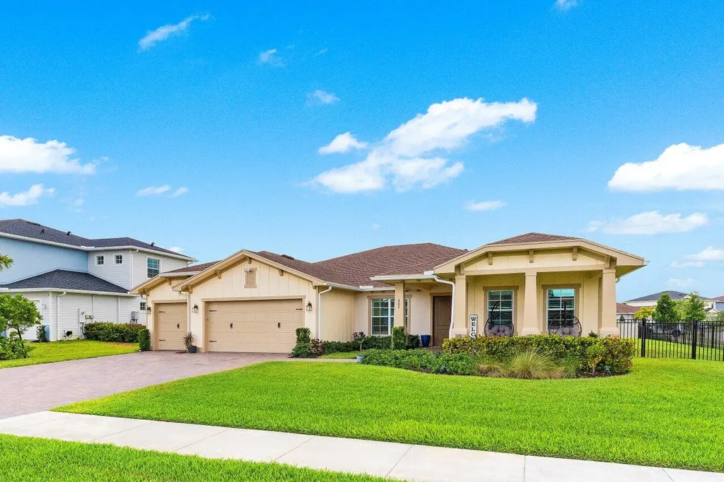 962 Castaway Court Loxahatchee FL 33470