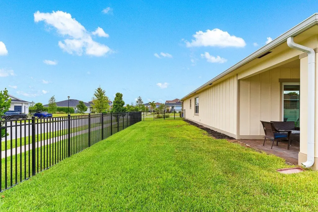 962 Castaway Court Loxahatchee FL 33470