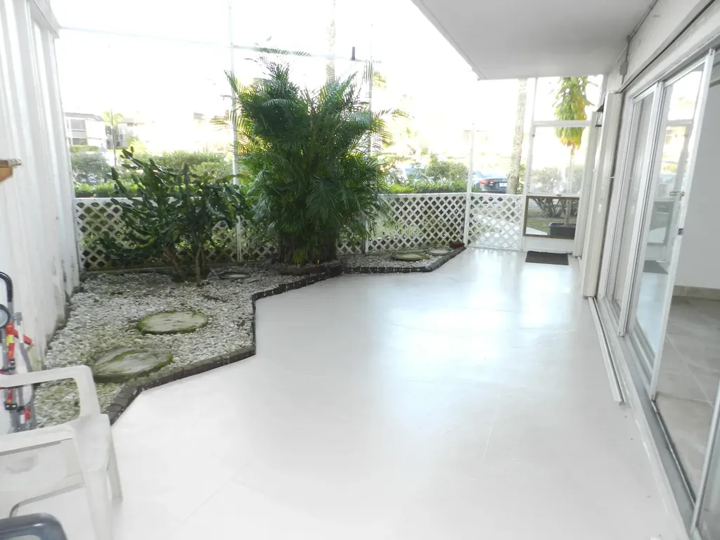 3 Greenway Village N Royal Palm Beach FL 33411
