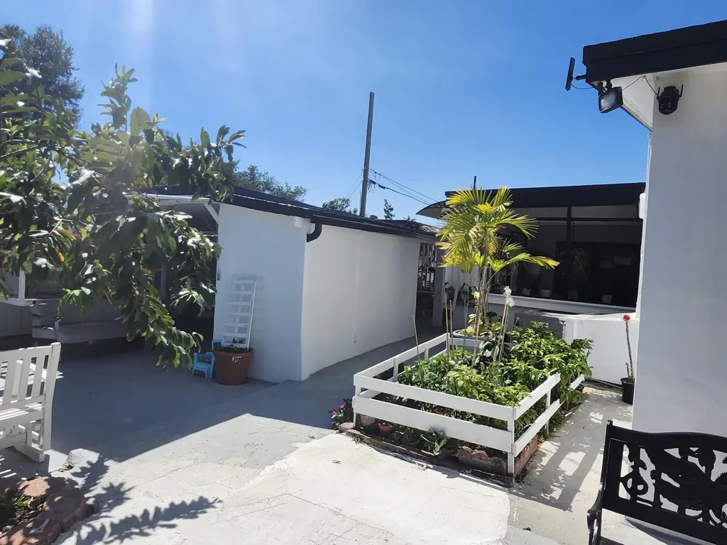 5500 SW SW 37th Street Davie FL 33314