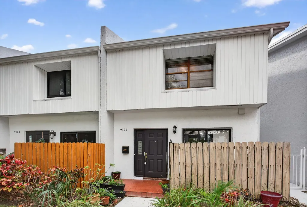 2122 NE 44th Street Lighthouse Point FL 33064