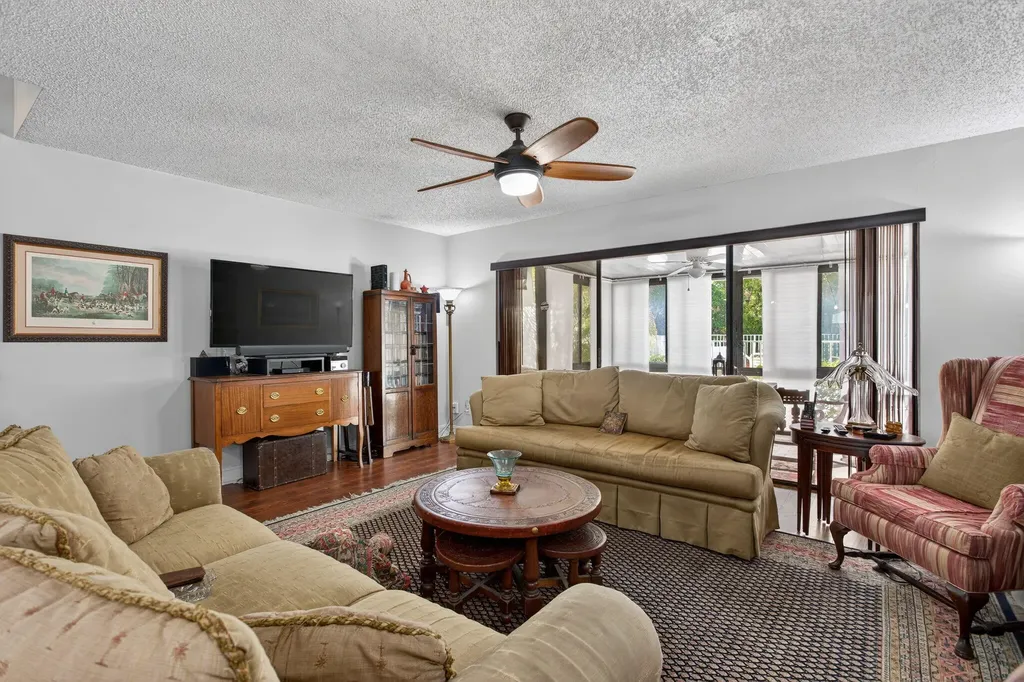 2122 NE 44th Street Lighthouse Point FL 33064