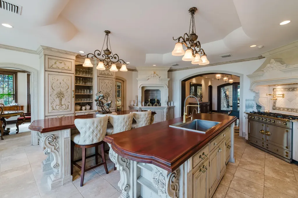 19 N Beach Road Jupiter Island FL 33455