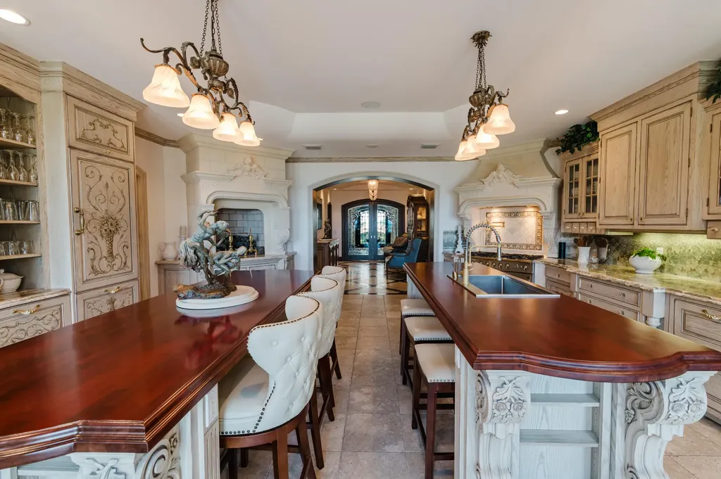 19 N Beach Road Jupiter Island FL 33455