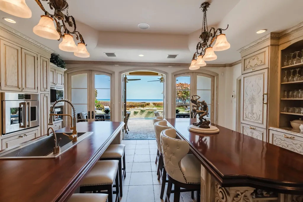19 N Beach Road Jupiter Island FL 33455