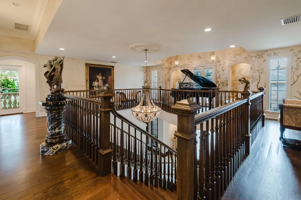 19 N Beach Road Jupiter Island FL 33455