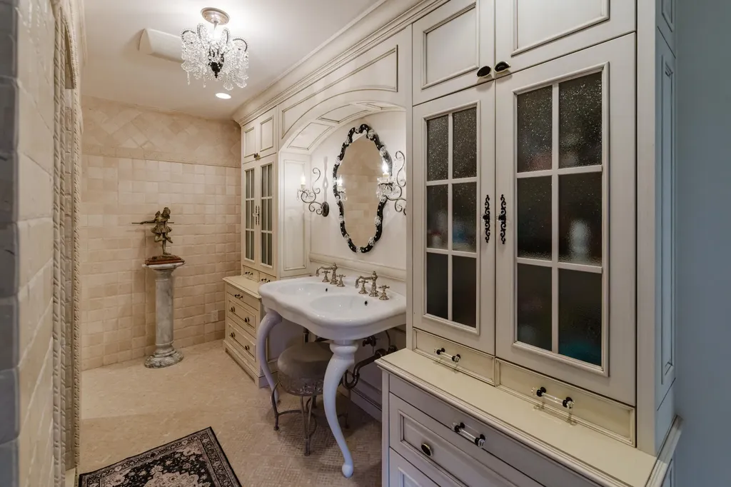 19 N Beach Road Jupiter Island FL 33455