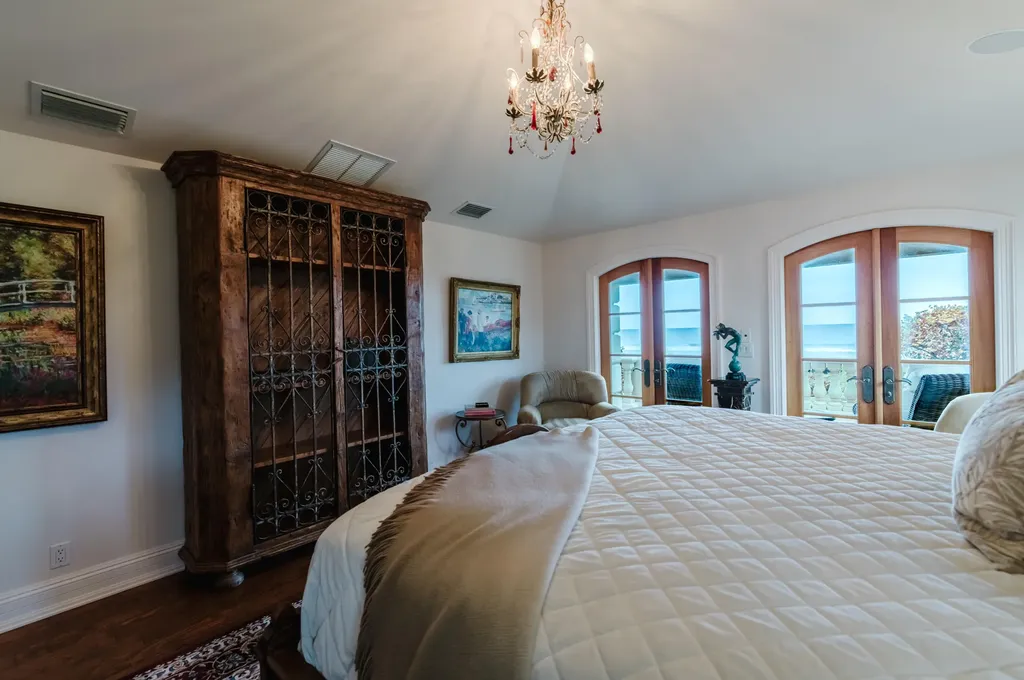 19 N Beach Road Jupiter Island FL 33455