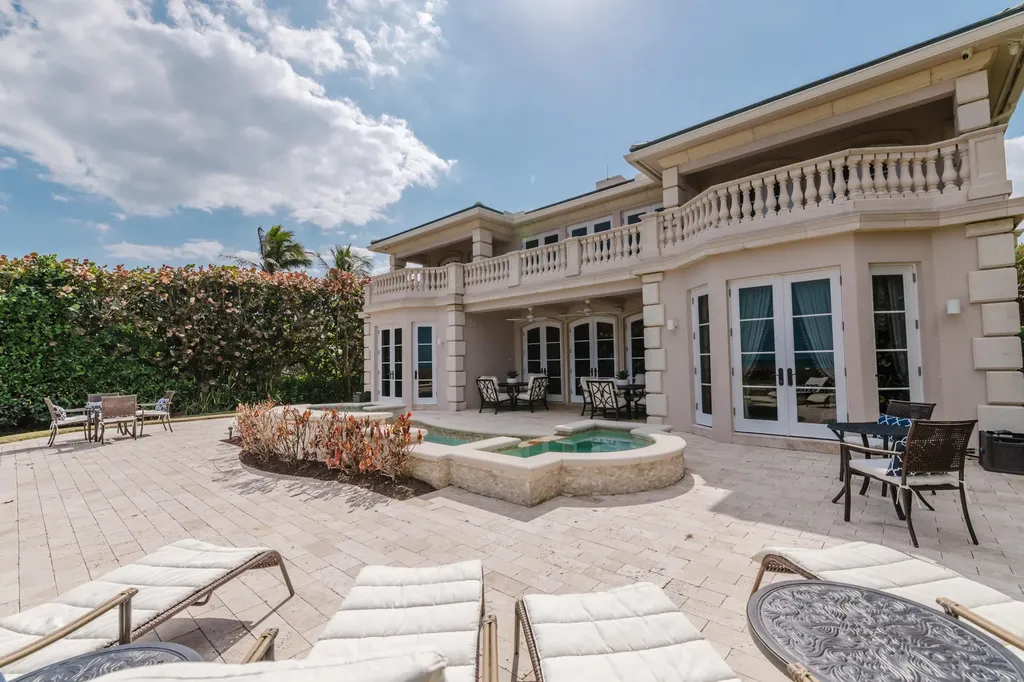 19 N Beach Road Jupiter Island FL 33455