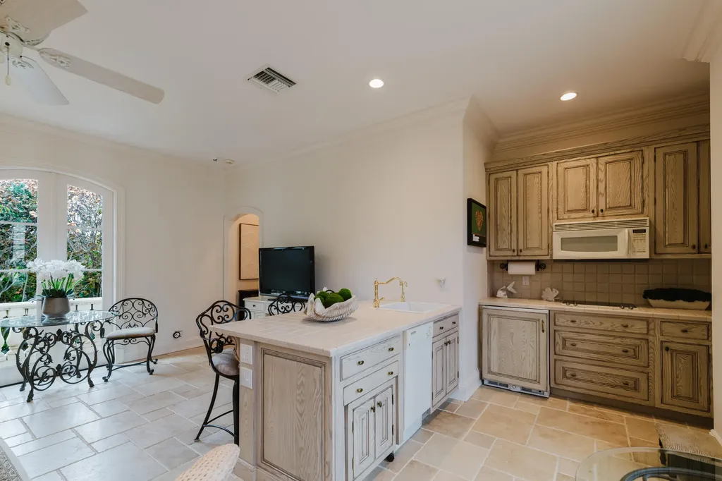 19 N Beach Road Jupiter Island FL 33455