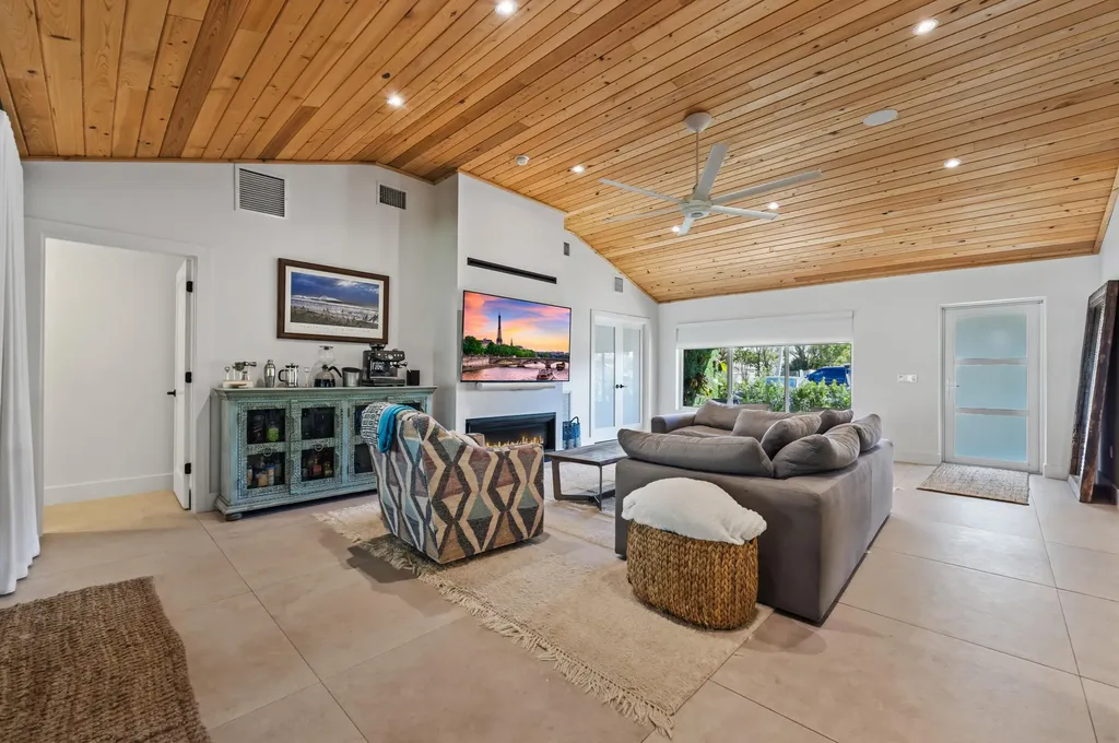 125 Cascade Lane Palm Beach Shores FL 33404