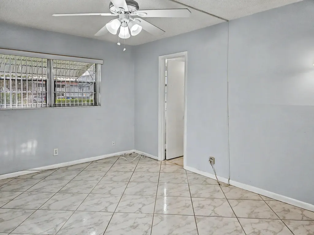 259 Windsor L West Palm Beach FL 33417