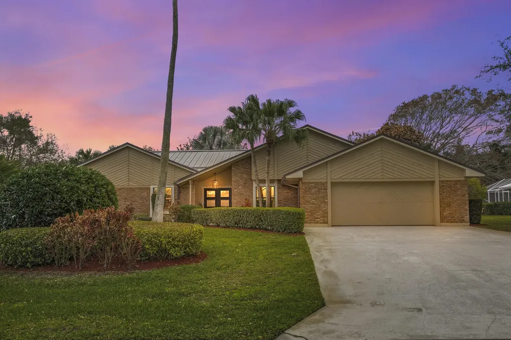 8222 SE Royal Street Hobe Sound FL 33455