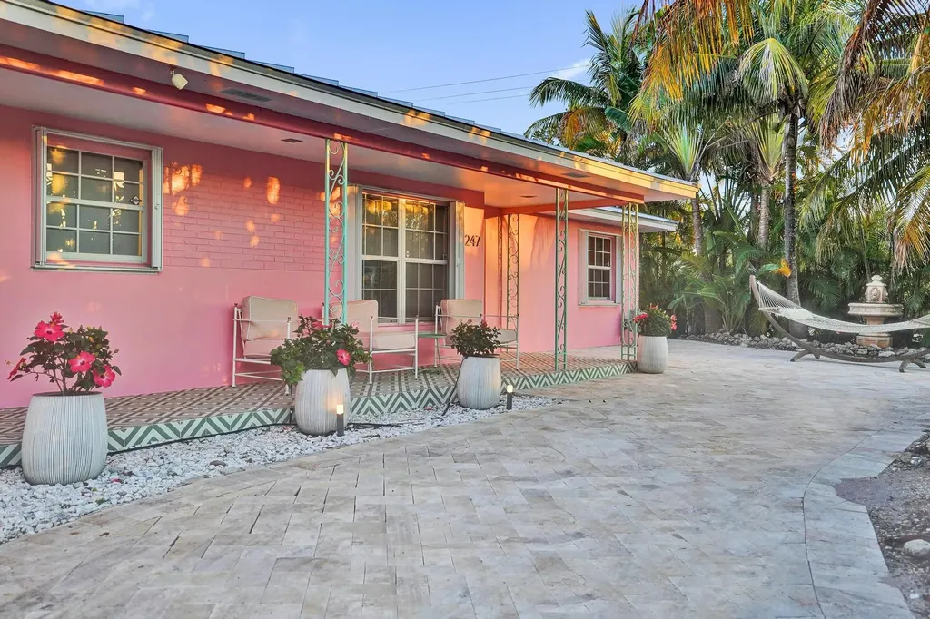 247 SE 3rd Avenue Delray Beach FL 33483