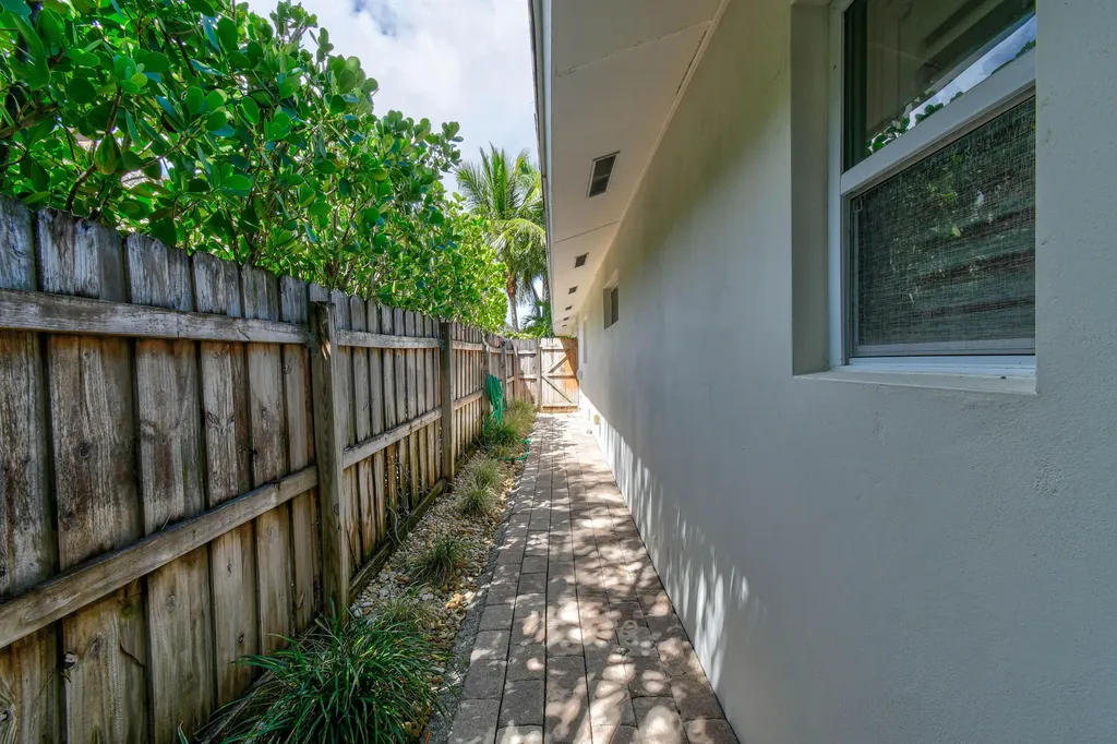 106 Windsor Road E Jupiter FL 33469