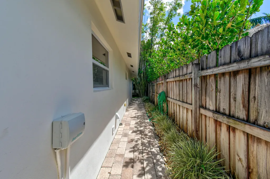 106 Windsor Road E Jupiter FL 33469