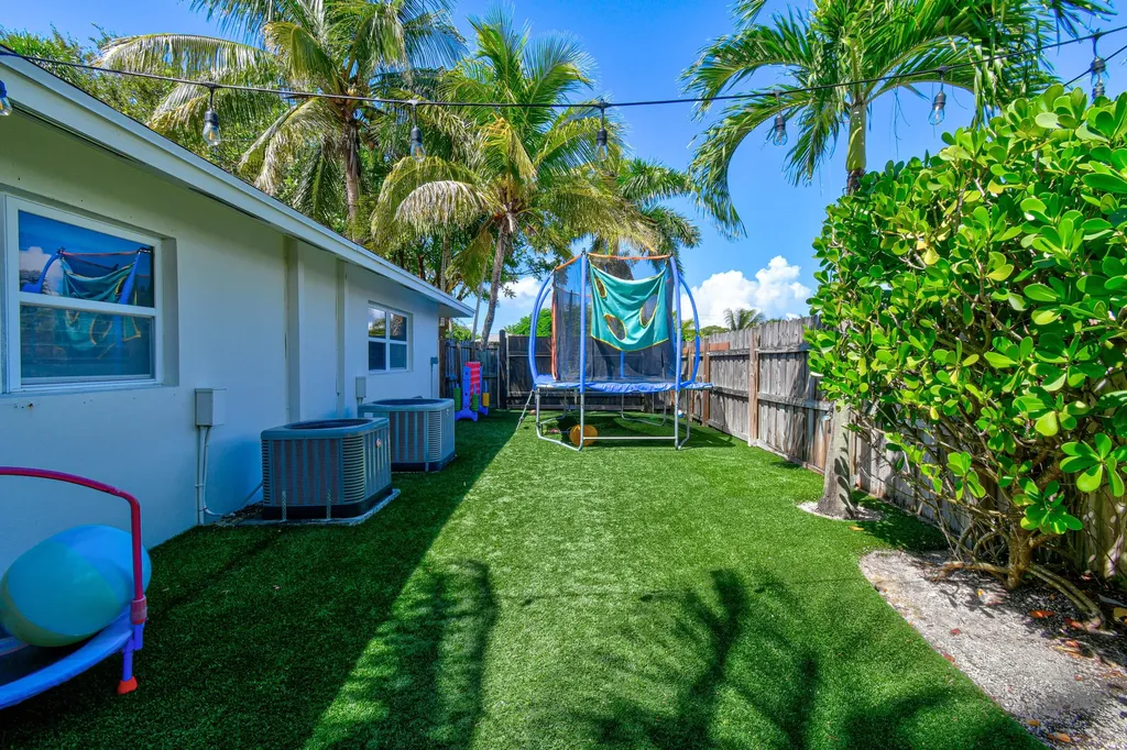 106 Windsor Road E Jupiter FL 33469