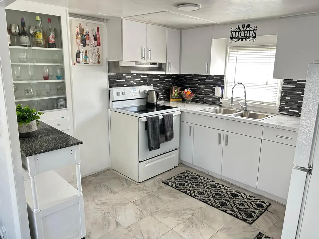 1325 S 33 Road Hollywood FL 33021