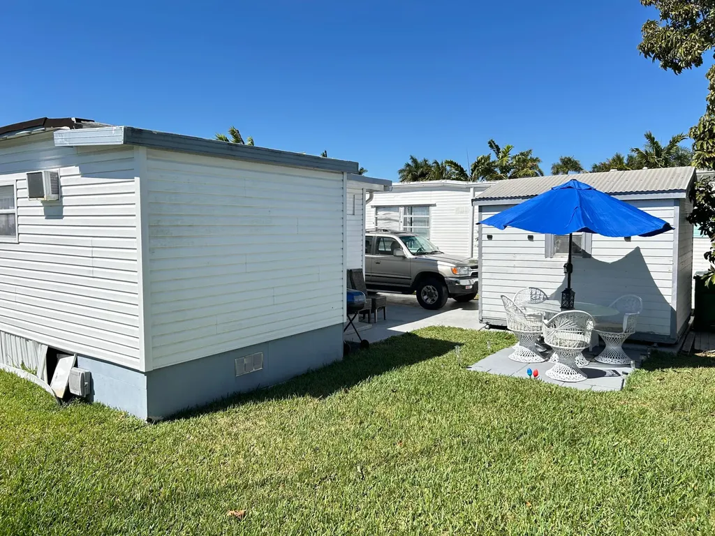 1325 S 33 Road Hollywood FL 33021