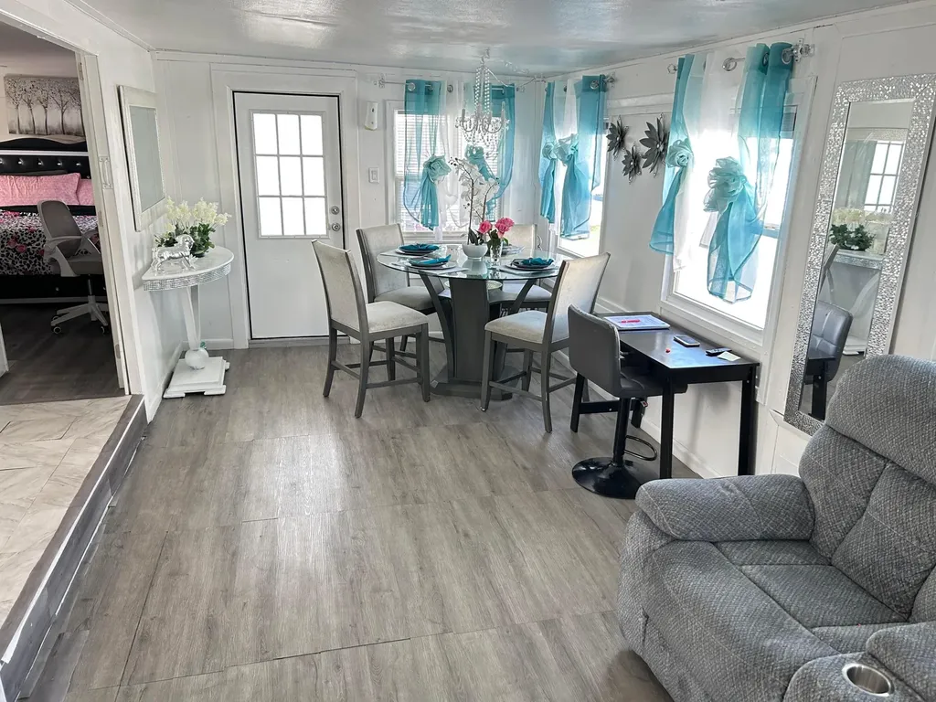 1325 S 33 Road Hollywood FL 33021