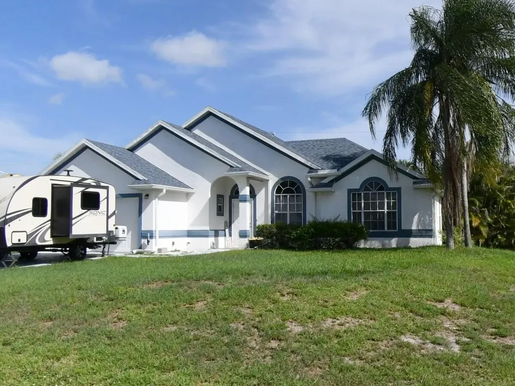 962 SW Kappa Avenue SW Port St Lucie FL 34953