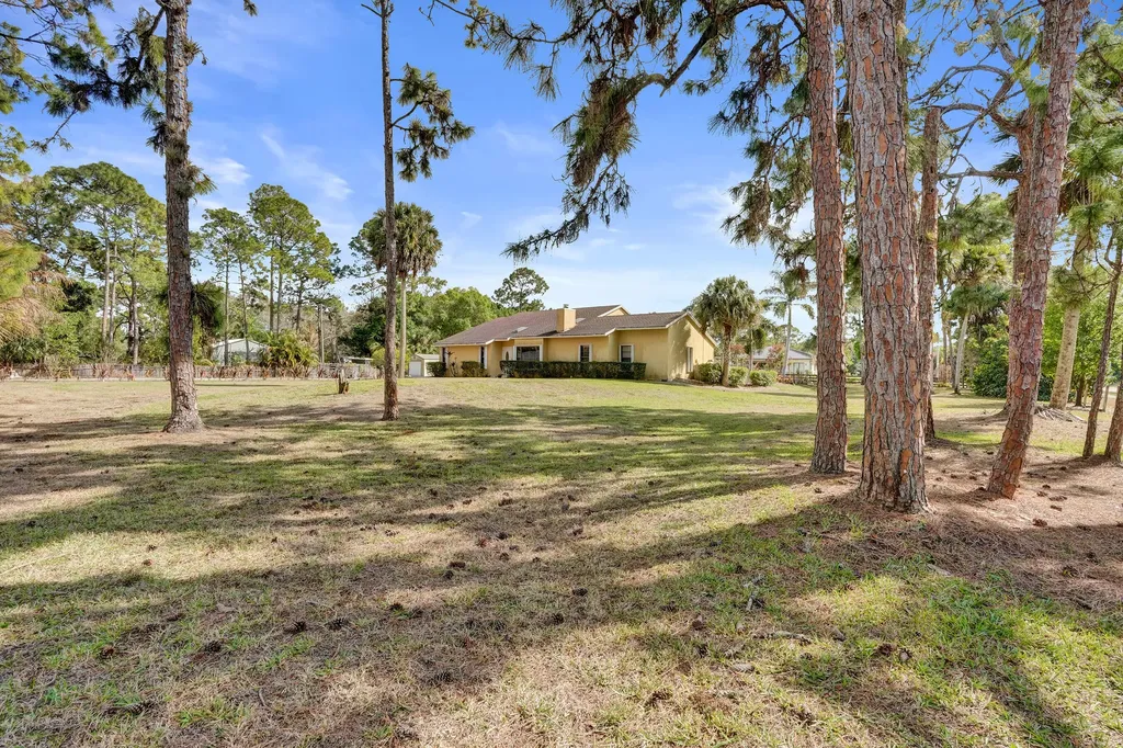 16974 W Glasgow Drive The Acreage FL 33470