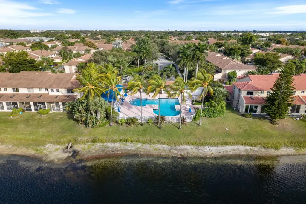 6800 Via Regina Boca Raton FL 33433