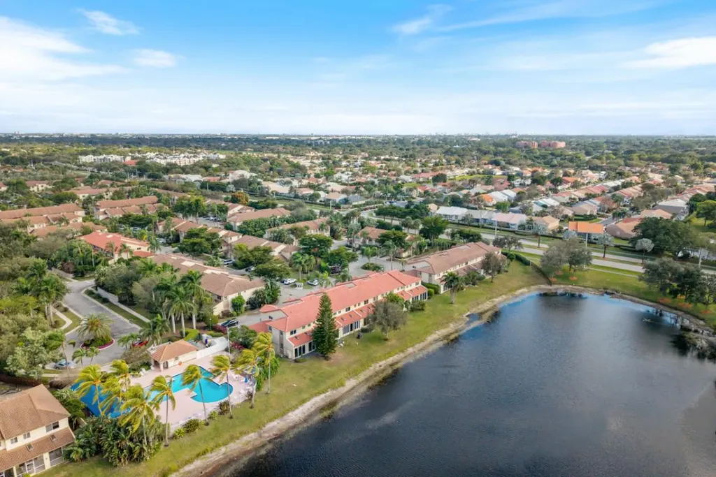 6800 Via Regina Boca Raton FL 33433