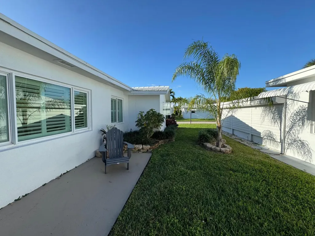2099 SW Lake Circle Drive Boynton Beach FL 33426
