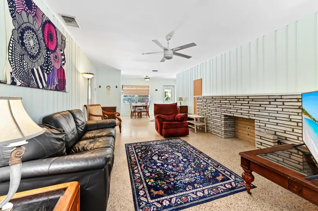 411 N Lakeside Drive Lake Worth Beach FL 33460