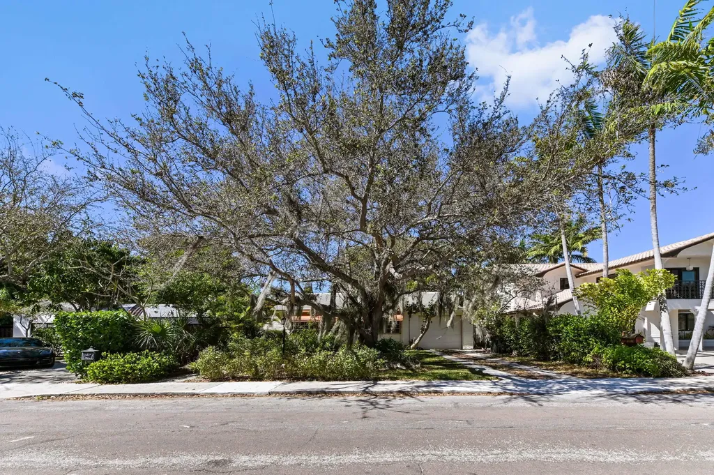411 N Lakeside Drive Lake Worth Beach FL 33460