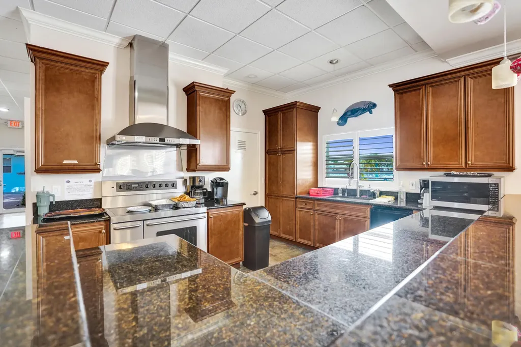 2012 S Federal Highway Boynton Beach FL 33435